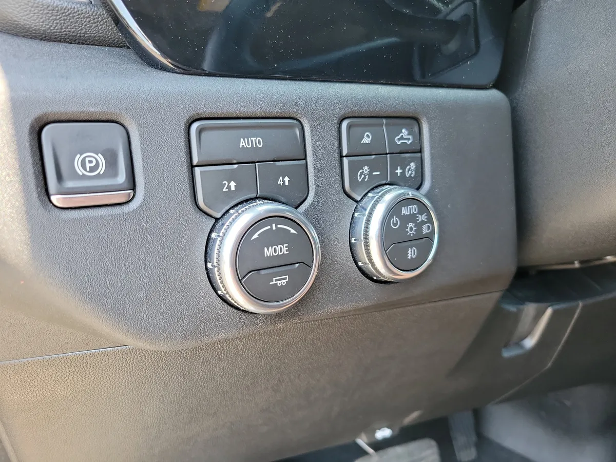 2026 GMC Sierra 1500 SLT thumbnail 17