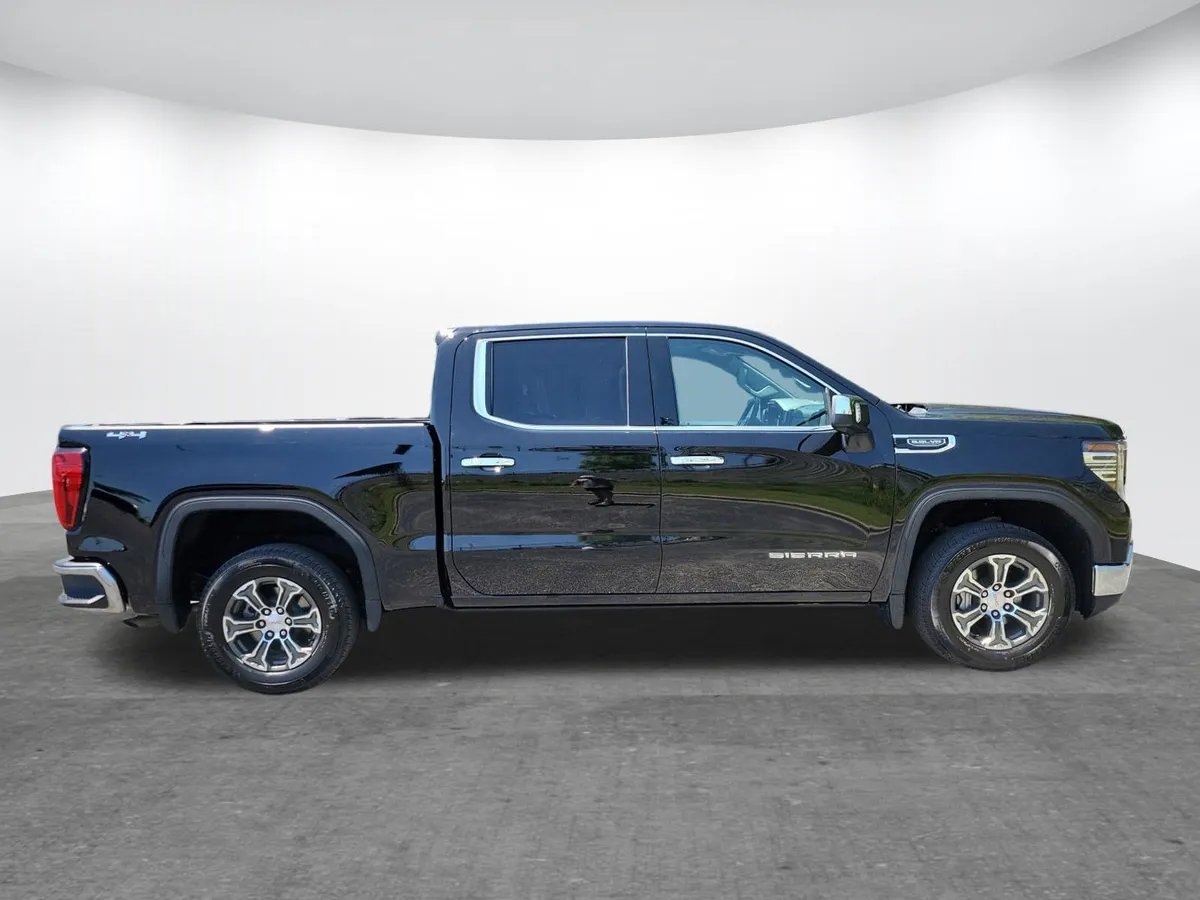 2026 GMC Sierra 1500 SLT thumbnail 2