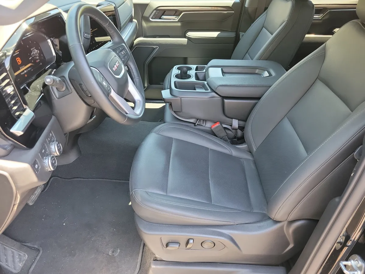 2026 GMC Sierra 1500 SLT thumbnail 4