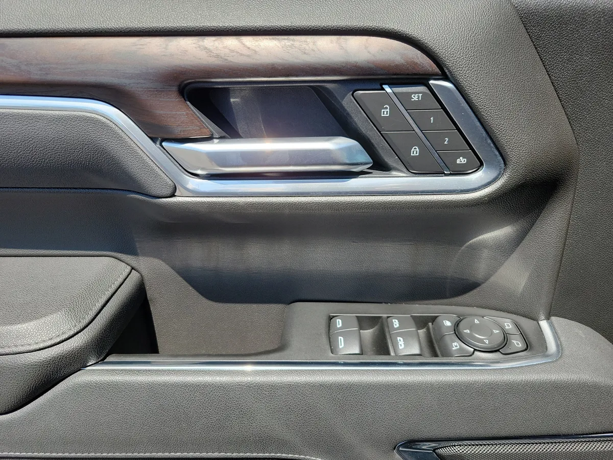 2026 GMC Sierra 1500 SLT thumbnail 7