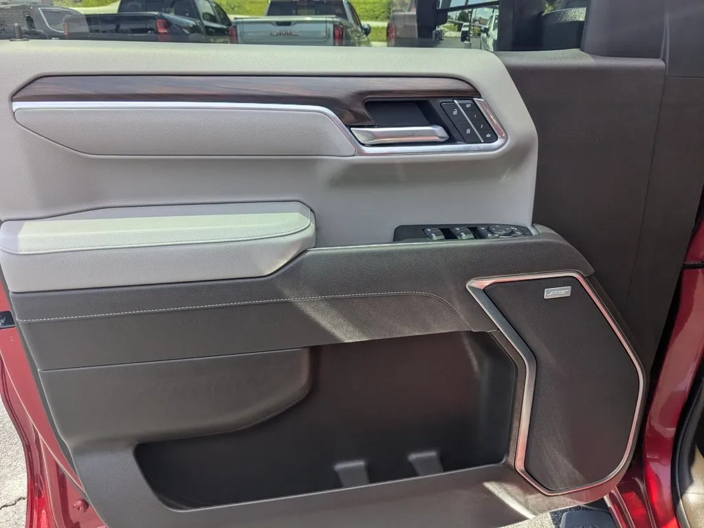 2026 GMC Sierra 1500 SLT thumbnail 11