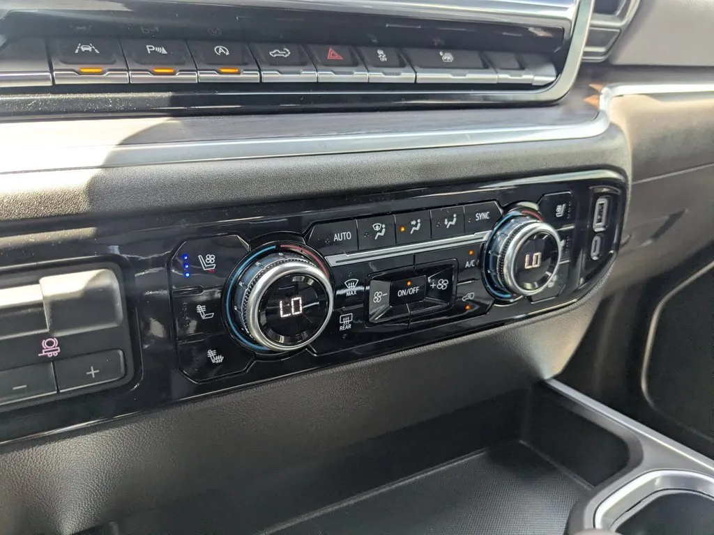 2026 GMC Sierra 1500 SLT thumbnail 19