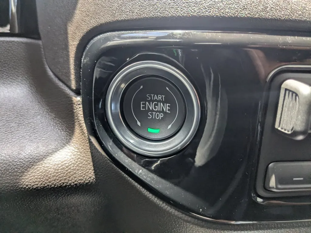 2026 GMC Sierra 1500 SLT thumbnail 21