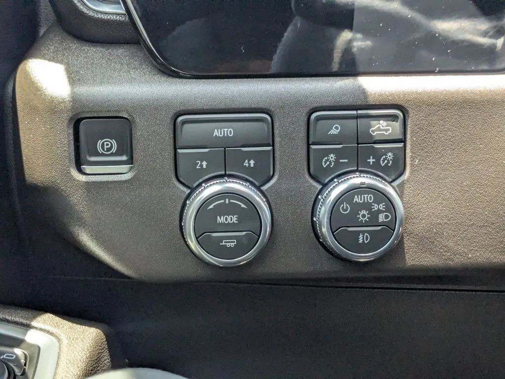 2026 GMC Sierra 1500 SLT thumbnail 22