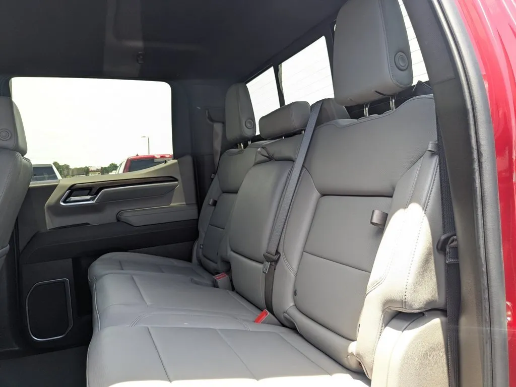 2026 GMC Sierra 1500 SLT thumbnail 25