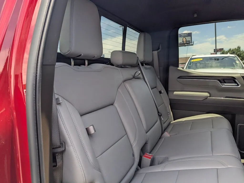 2026 GMC Sierra 1500 SLT thumbnail 27