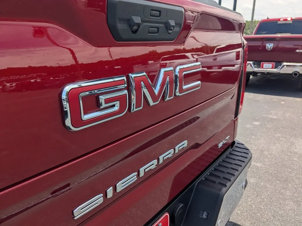 2026 GMC Sierra 1500 SLT thumbnail 30