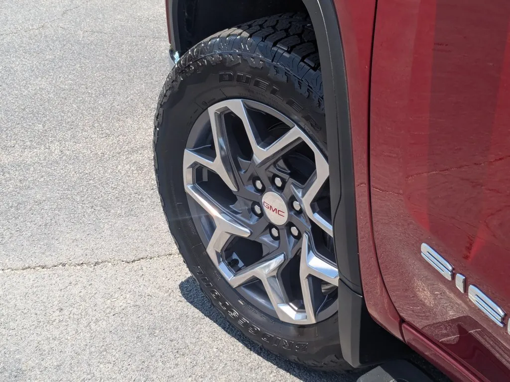2026 GMC Sierra 1500 SLT thumbnail 9