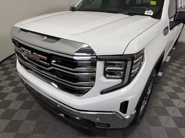 2026 GMC Sierra 1500 SLT thumbnail 19