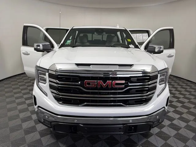 2026 GMC Sierra 1500 SLT thumbnail 2