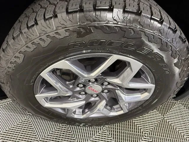 2026 GMC Sierra 1500 SLT thumbnail 23