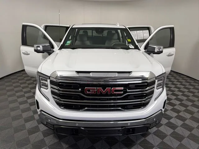 2026 GMC Sierra 1500 SLT thumbnail 3