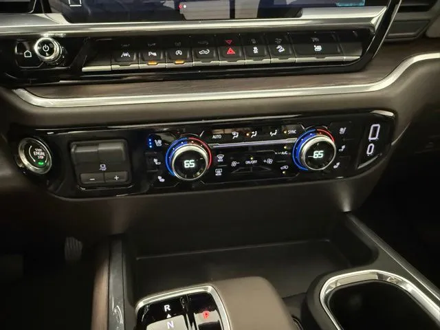 2026 GMC Sierra 1500 SLT thumbnail 32