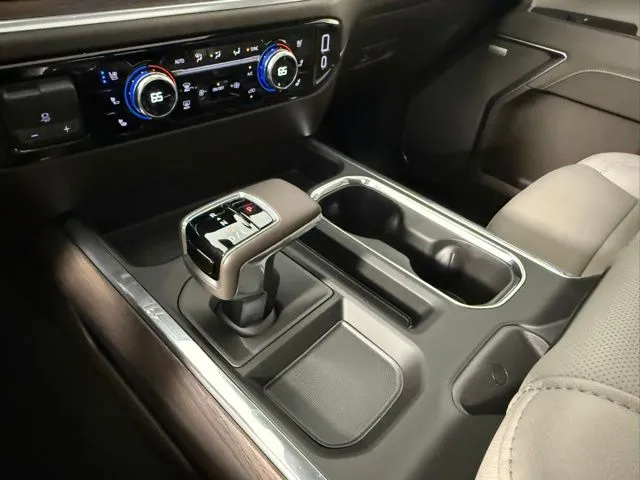 2026 GMC Sierra 1500 SLT thumbnail 33
