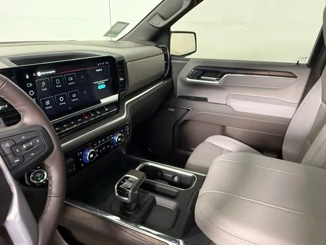 2026 GMC Sierra 1500 SLT thumbnail 38