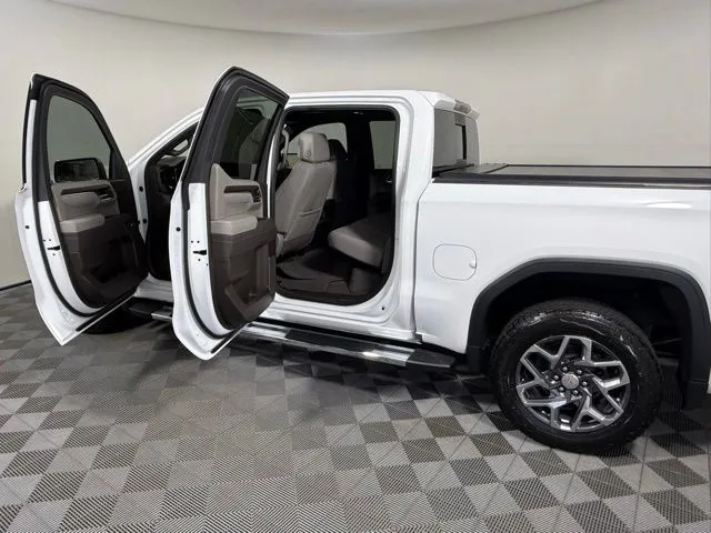 2026 GMC Sierra 1500 SLT thumbnail 8