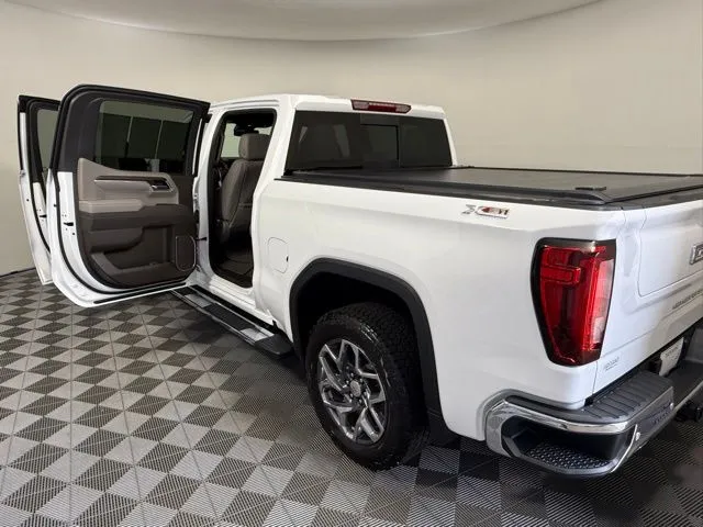 2026 GMC Sierra 1500 SLT thumbnail 9