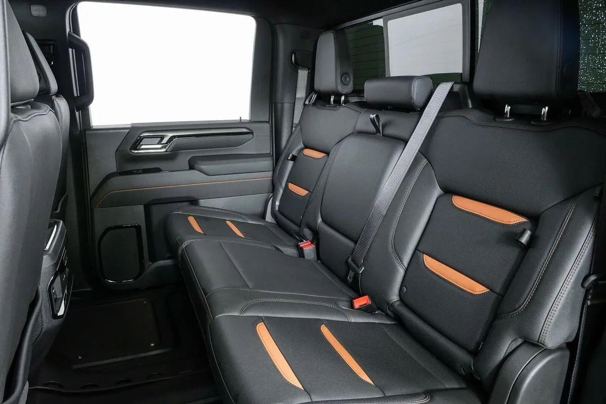 2026 GMC Sierra 2500 HD AT4 thumbnail 18