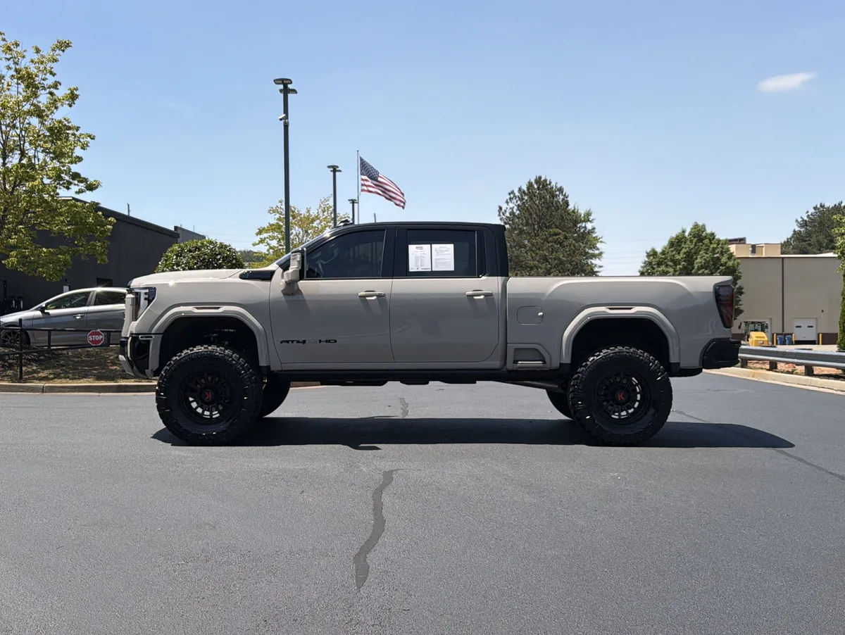 2026 GMC Sierra 2500HD AT4X thumbnail 13