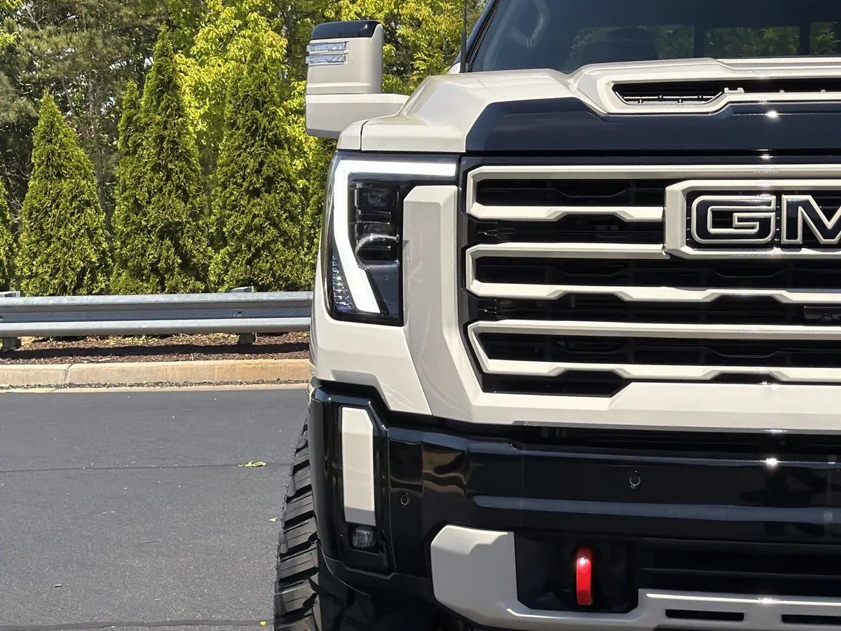 2026 GMC Sierra 2500HD AT4X thumbnail 17