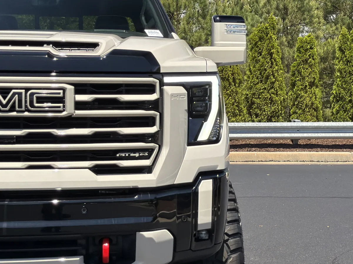 2026 GMC Sierra 2500HD AT4X thumbnail 19
