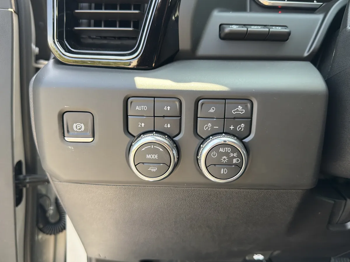 2026 GMC Sierra 2500HD AT4X thumbnail 28