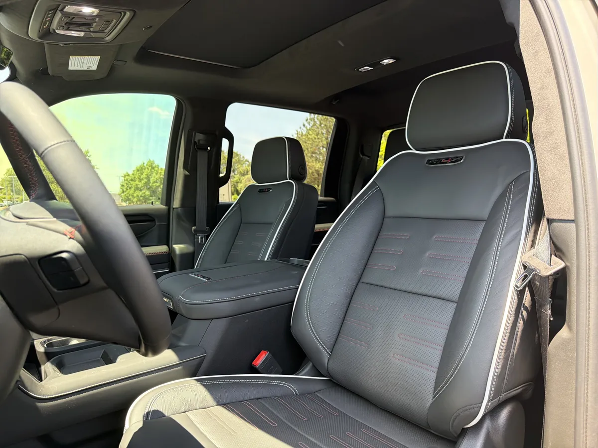 2026 GMC Sierra 2500HD AT4X thumbnail 6