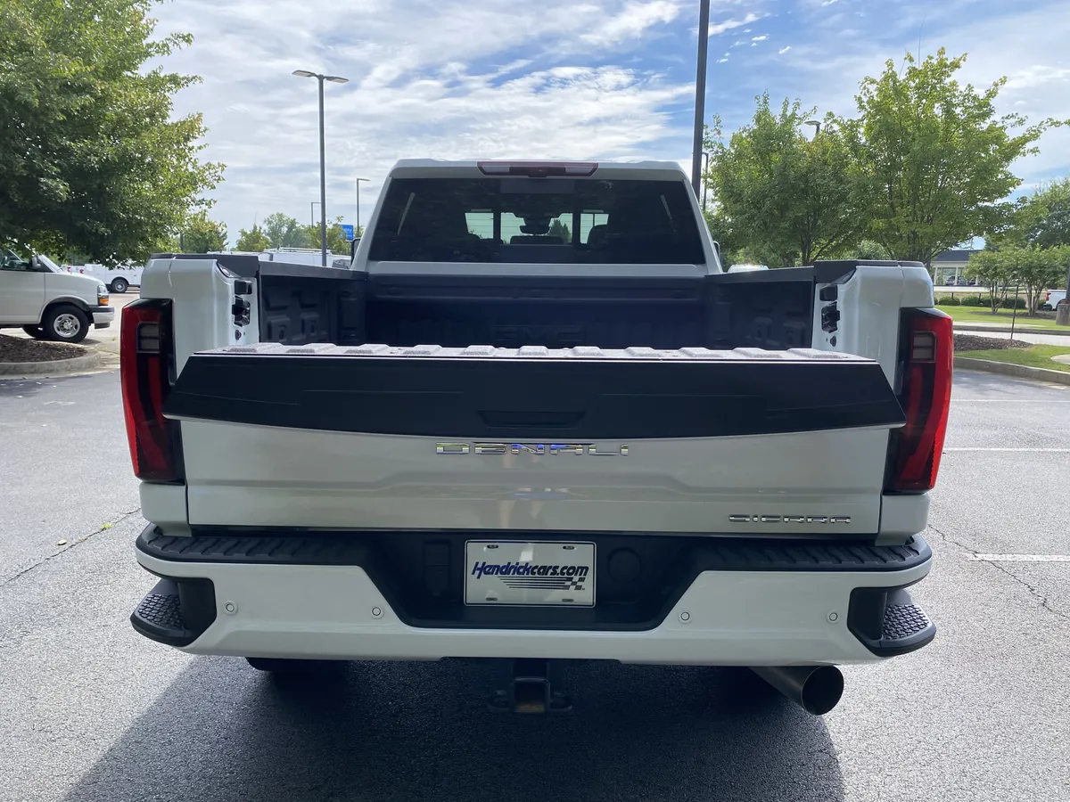 2026 GMC Sierra 2500HD Denali Ultimate thumbnail 10