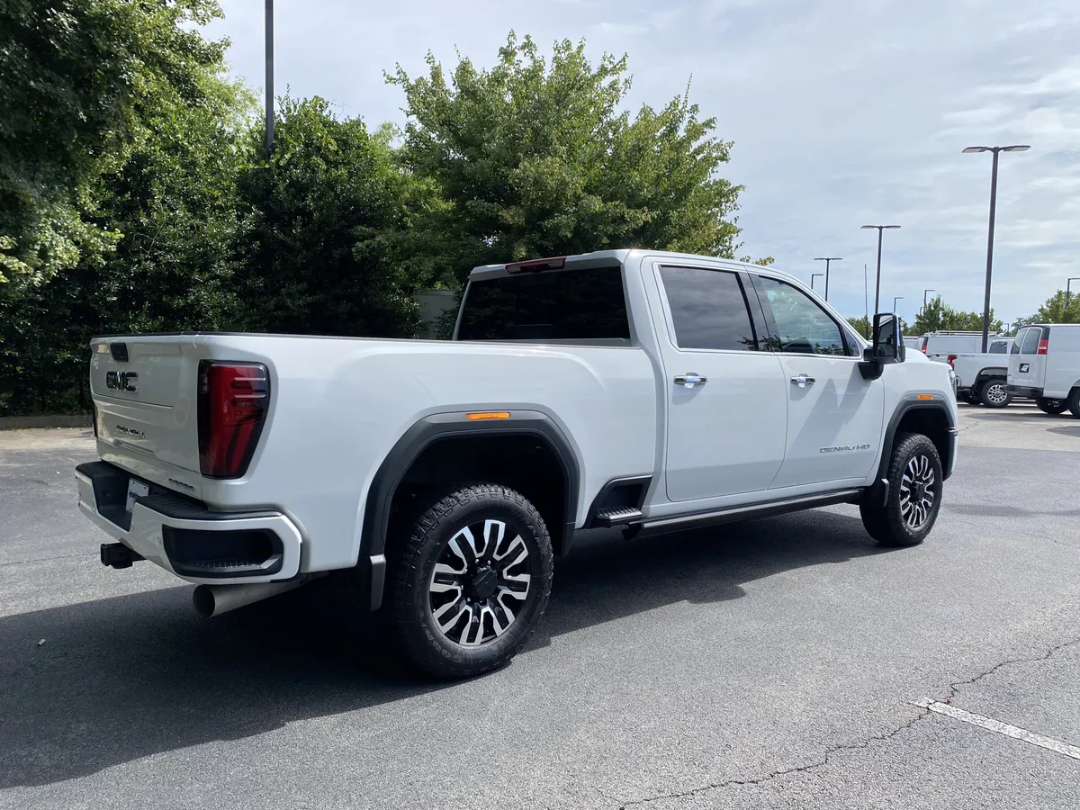 2026 GMC Sierra 2500HD Denali Ultimate thumbnail 8