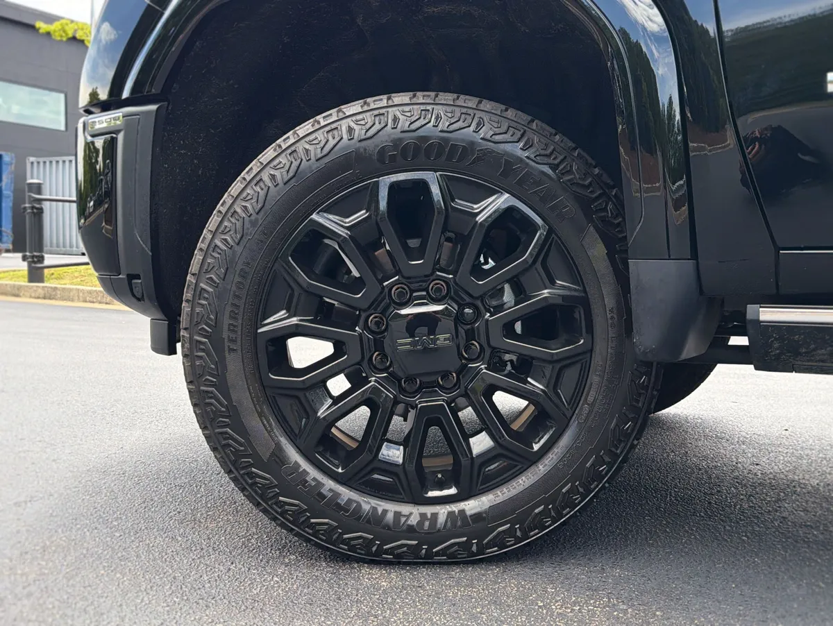 2026 GMC Sierra 2500HD Denali Ultimate thumbnail 18