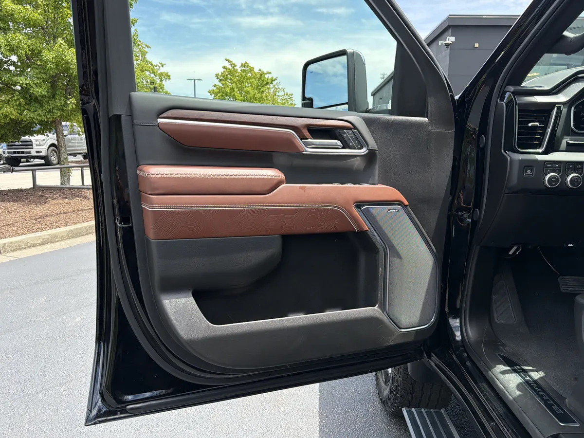 2026 GMC Sierra 2500HD Denali Ultimate thumbnail 25