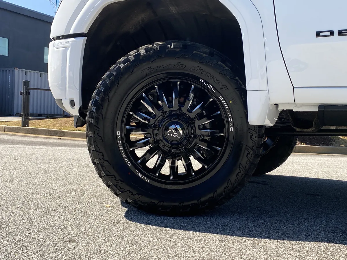 2026 GMC Sierra 3500HD Denali thumbnail 10