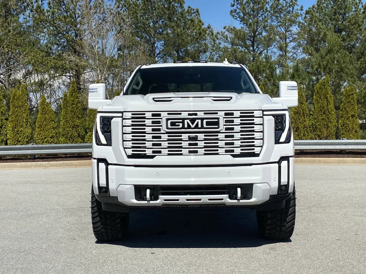 2026 GMC Sierra 3500HD Denali thumbnail 11