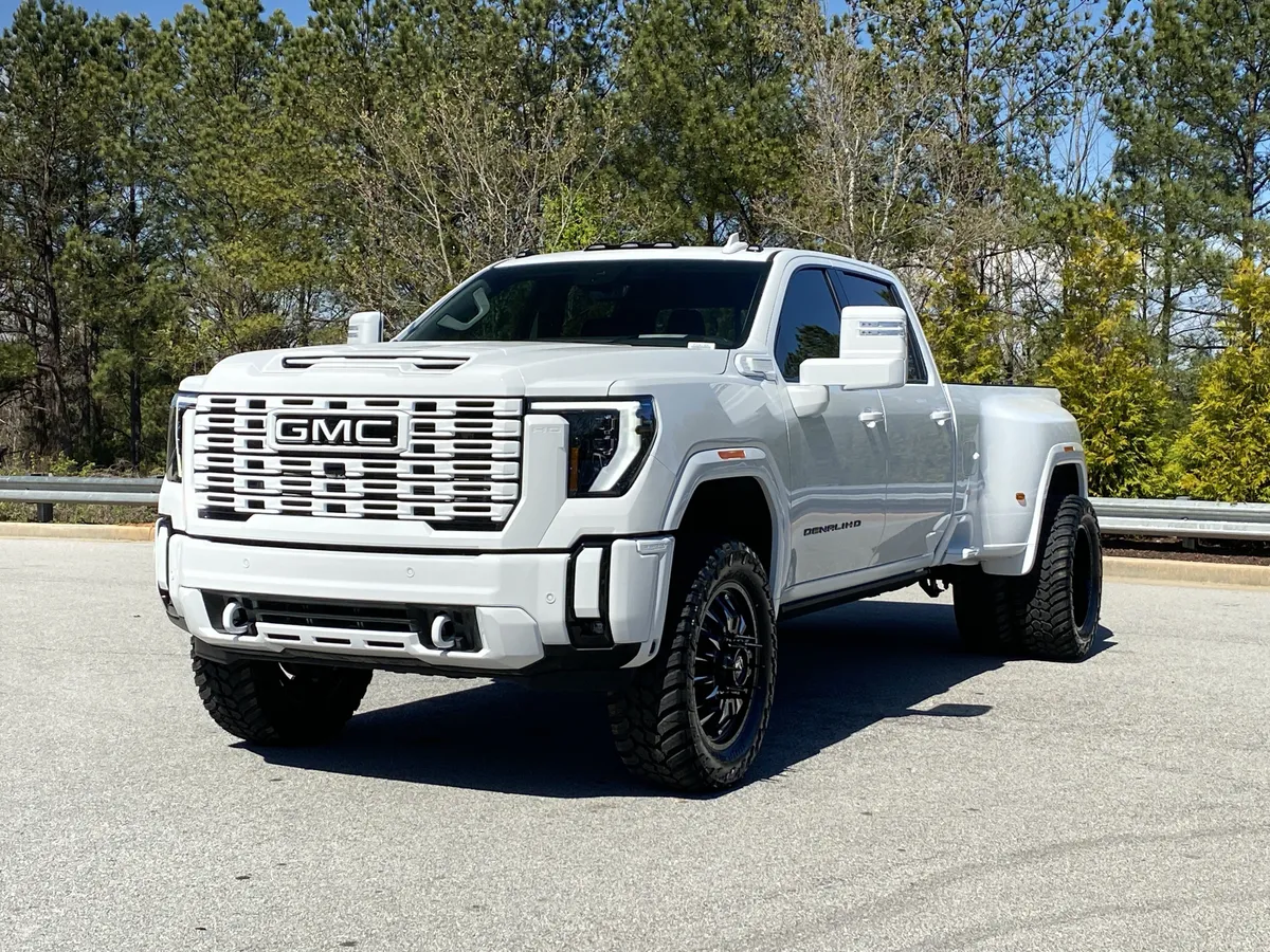 2026 GMC Sierra 3500HD Denali thumbnail 12