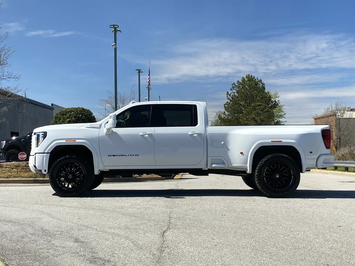 2026 GMC Sierra 3500HD Denali thumbnail 13