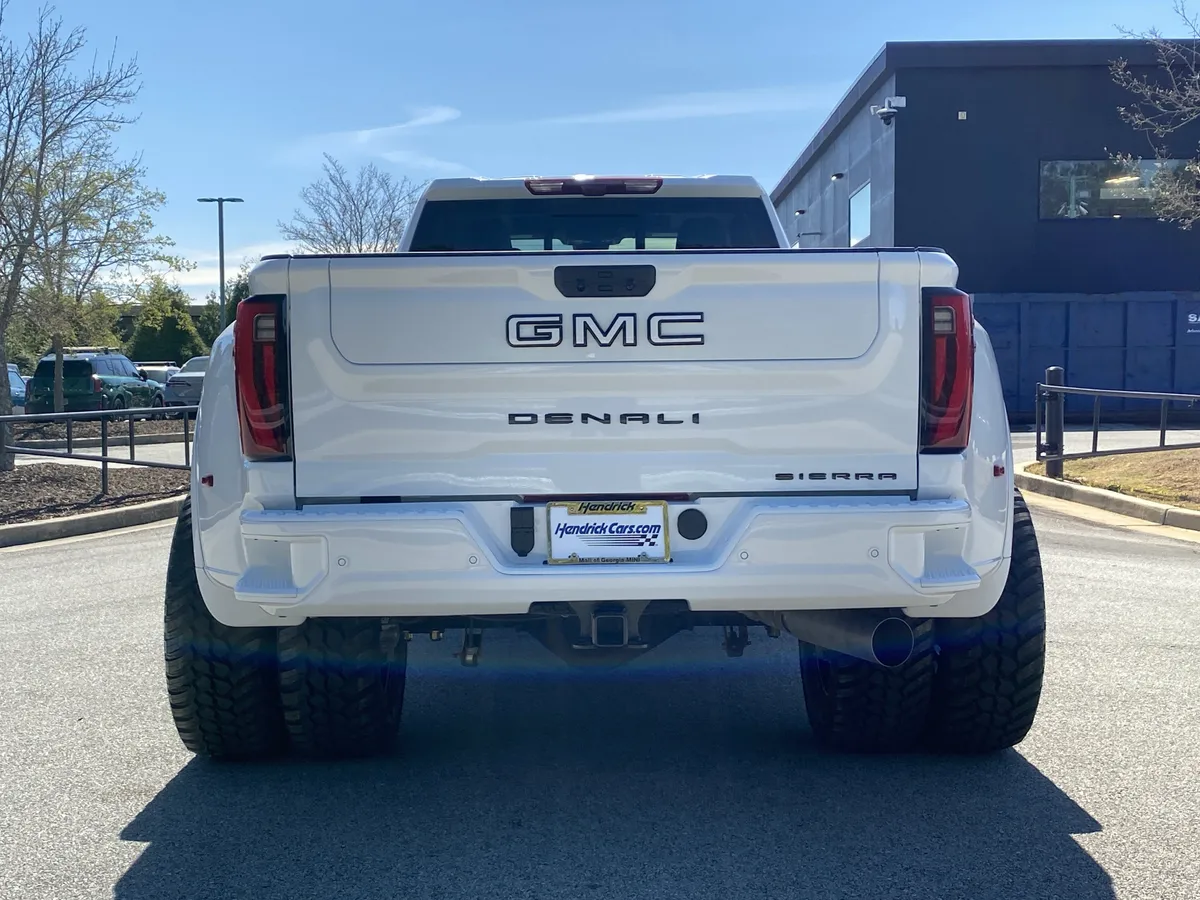 2026 GMC Sierra 3500HD Denali thumbnail 15
