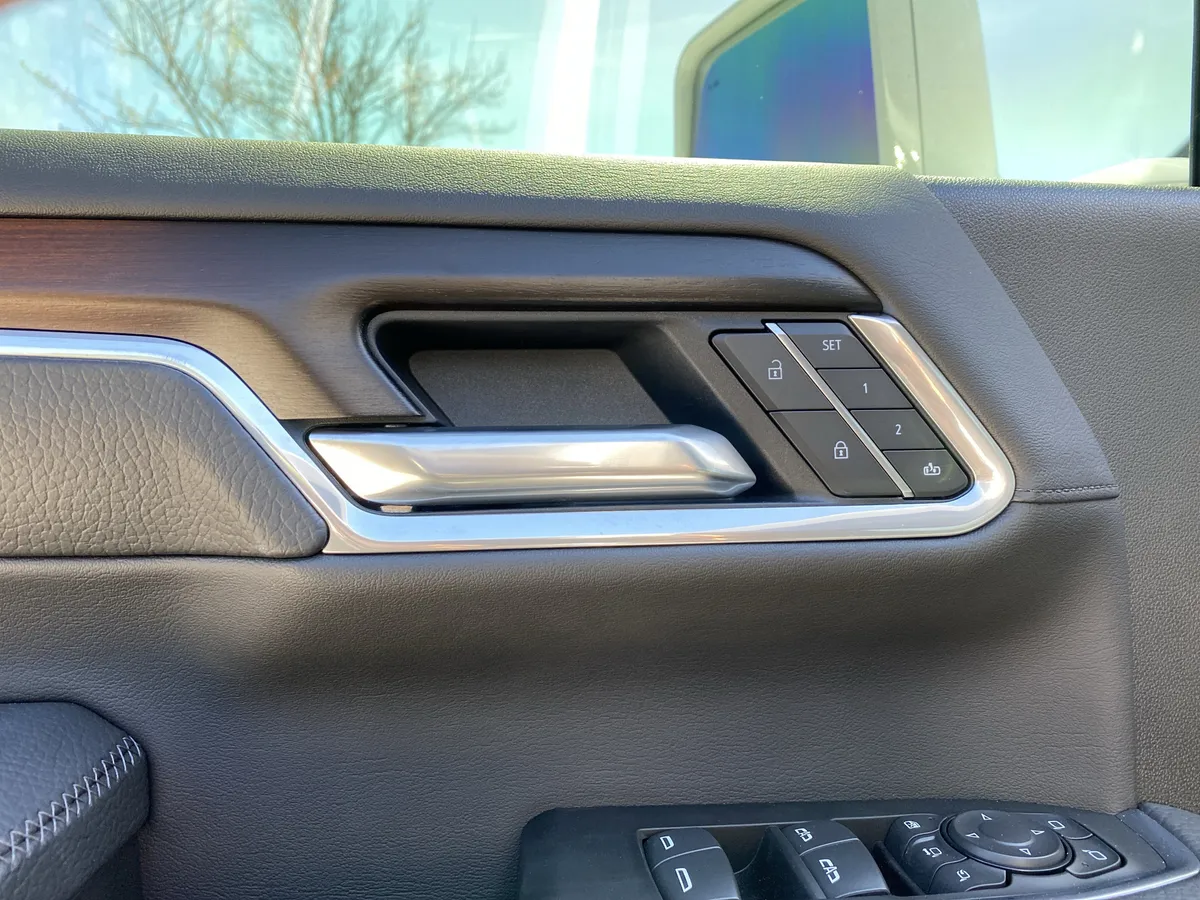 2026 GMC Sierra 3500HD Denali thumbnail 23