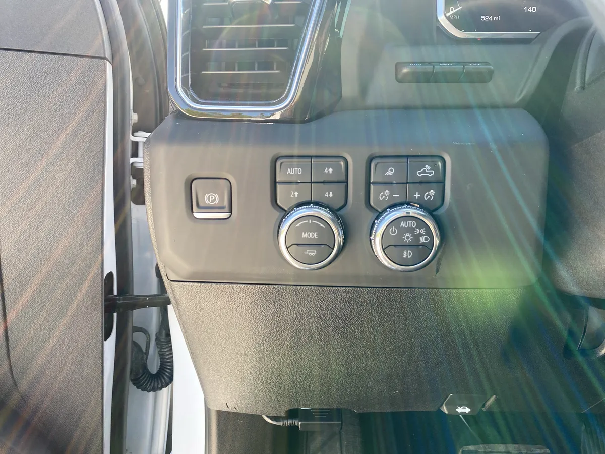 2026 GMC Sierra 3500HD Denali thumbnail 26