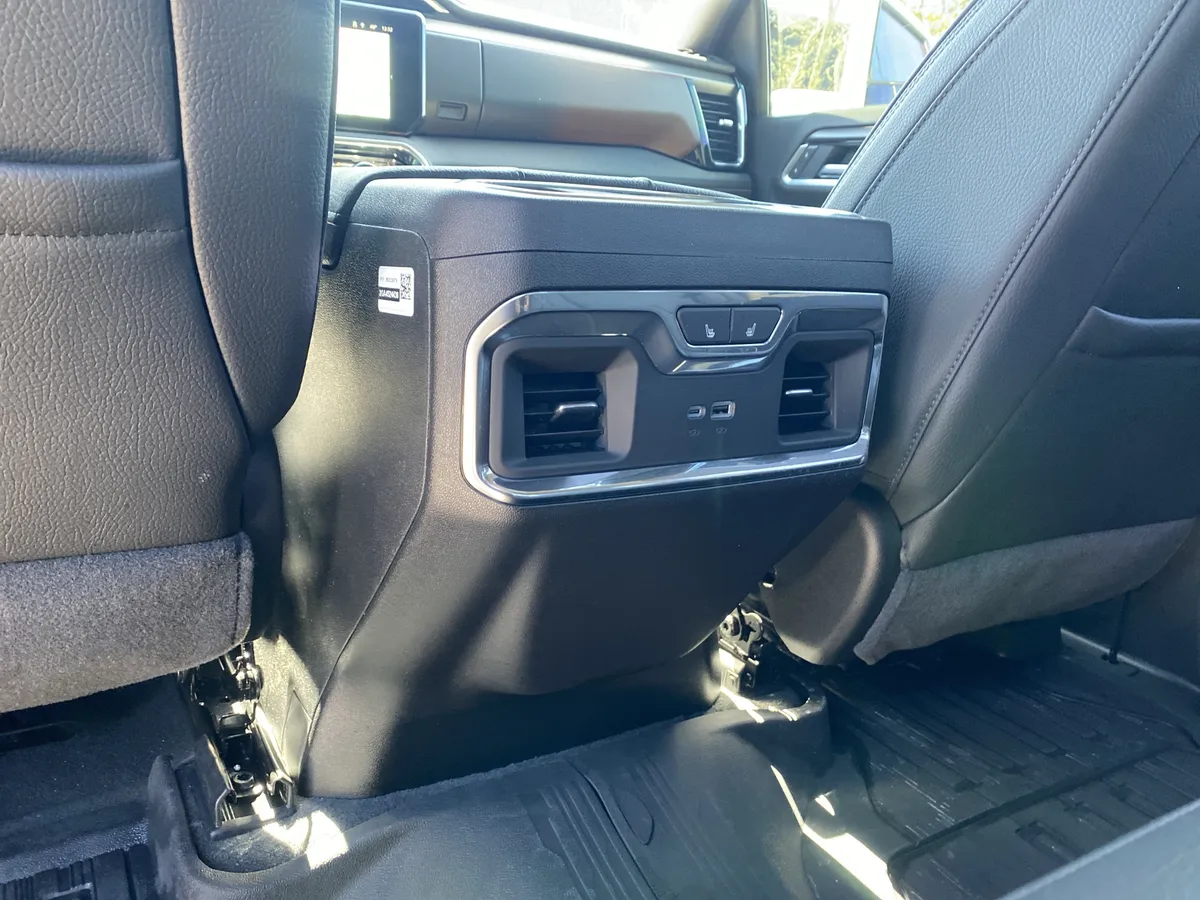 2026 GMC Sierra 3500HD Denali thumbnail 32