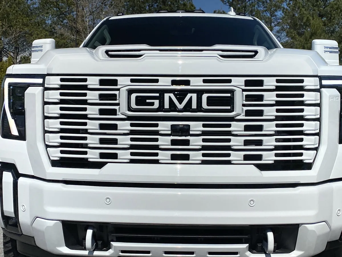 2026 GMC Sierra 3500HD Denali thumbnail 36
