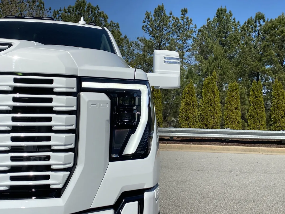 2026 GMC Sierra 3500HD Denali thumbnail 37