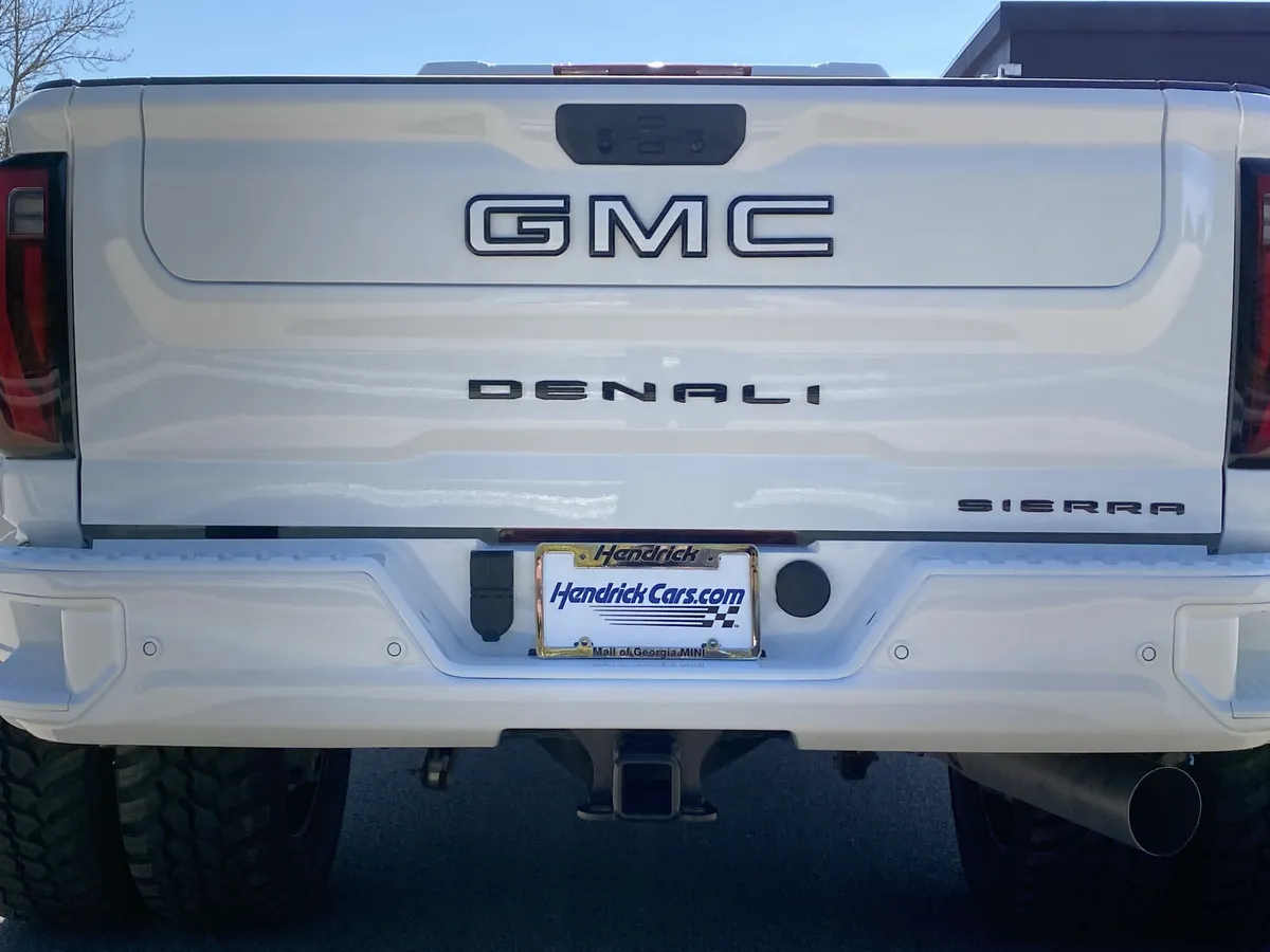 2026 GMC Sierra 3500HD Denali thumbnail 39