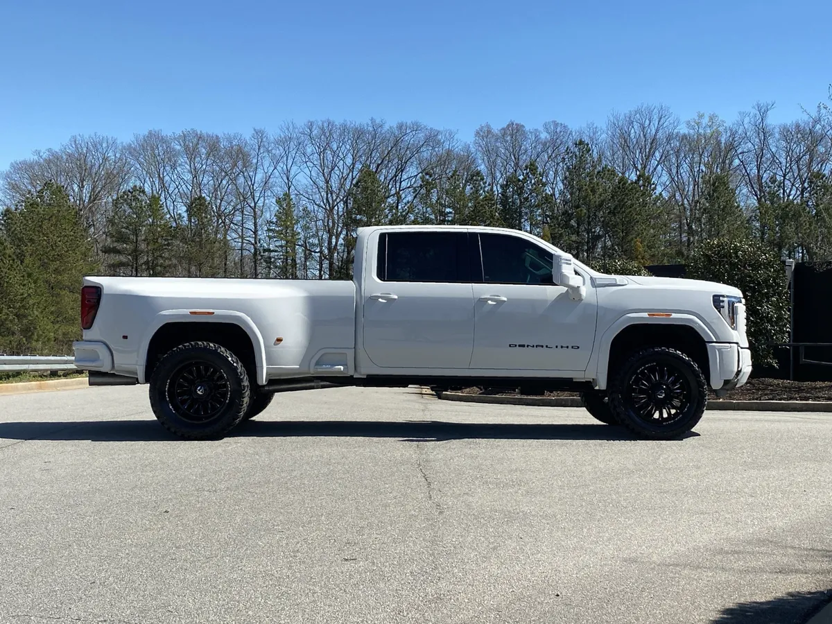 2026 GMC Sierra 3500HD Denali thumbnail 4