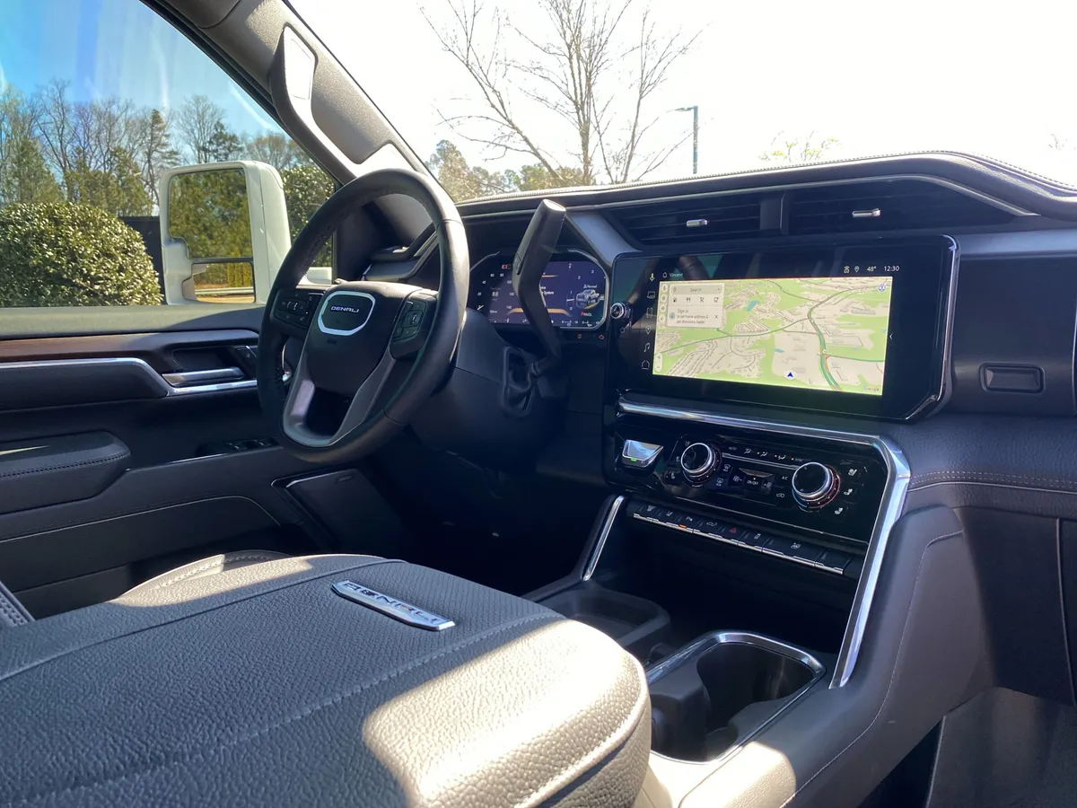 2026 GMC Sierra 3500HD Denali thumbnail 5