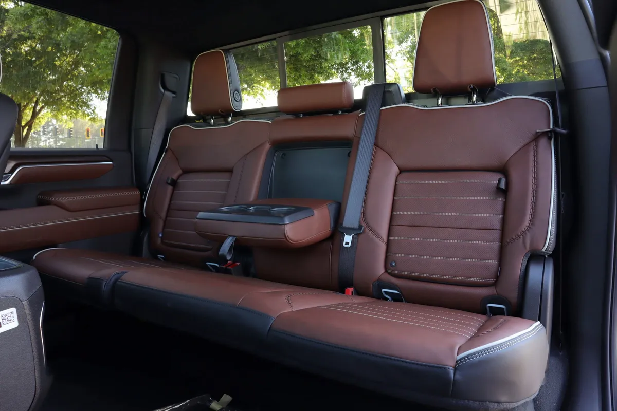 2026 GMC Sierra 3500HD Denali Ultimate thumbnail 10