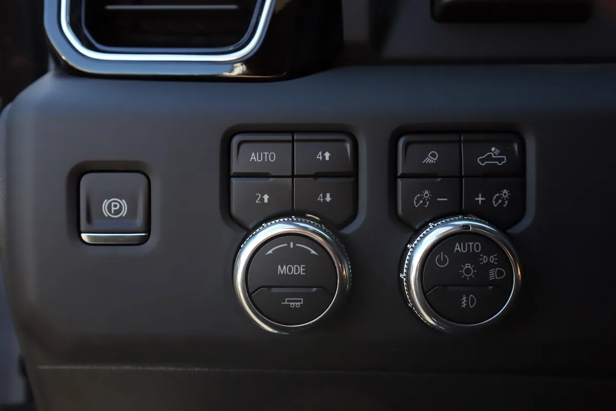 2026 GMC Sierra 3500HD Denali Ultimate thumbnail 24