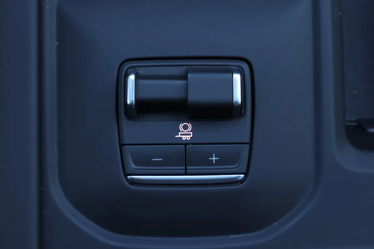 2026 GMC Sierra 3500HD Denali Ultimate thumbnail 26
