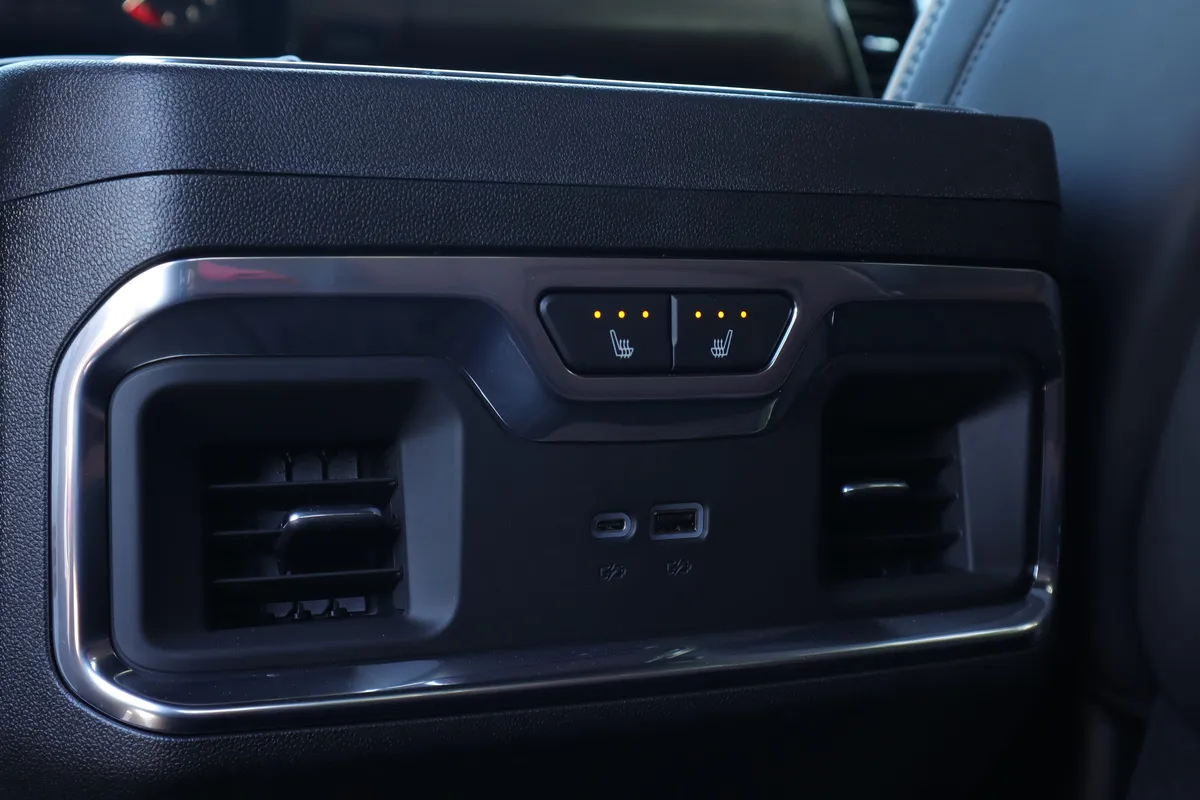 2026 GMC Sierra 3500HD Denali Ultimate thumbnail 28