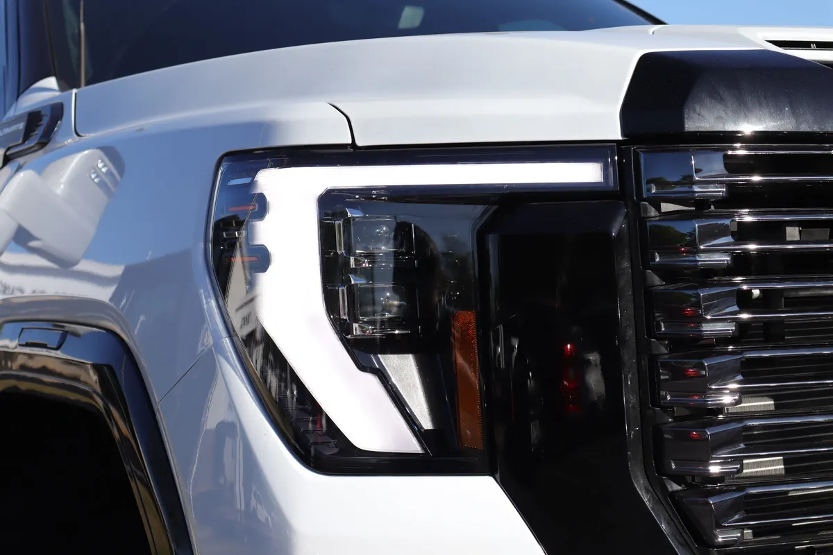 2026 GMC Sierra 3500HD Denali Ultimate thumbnail 33