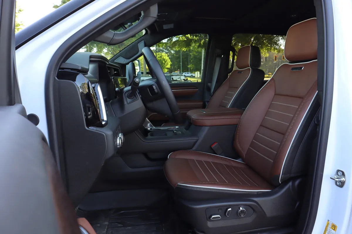 2026 GMC Sierra 3500HD Denali Ultimate thumbnail 9